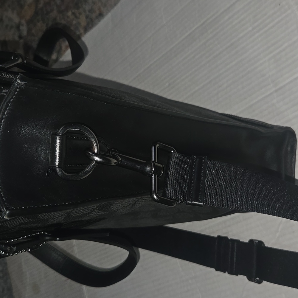 Coach Graham Tote - Picture 2 of 12